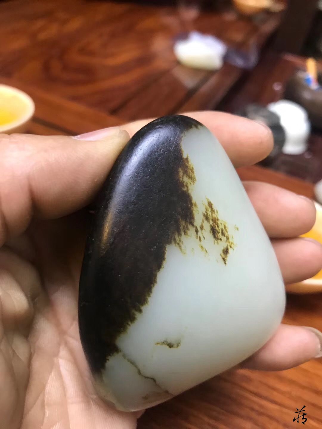 进肉三分古朴沉稳和田玉籽料之老黑皮