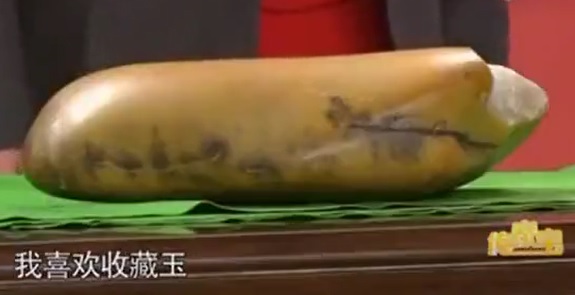 大爷带来这块大和田玉，专家说已经很少见了！ 
