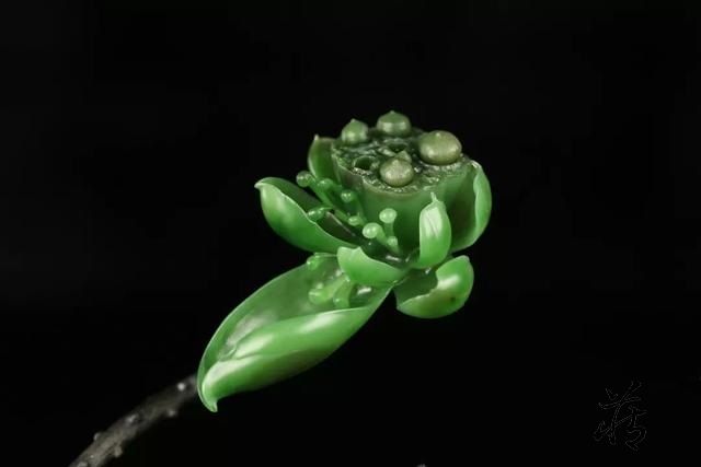难怪和田玉荷花题材这么受欢迎原来有这么好的寓意