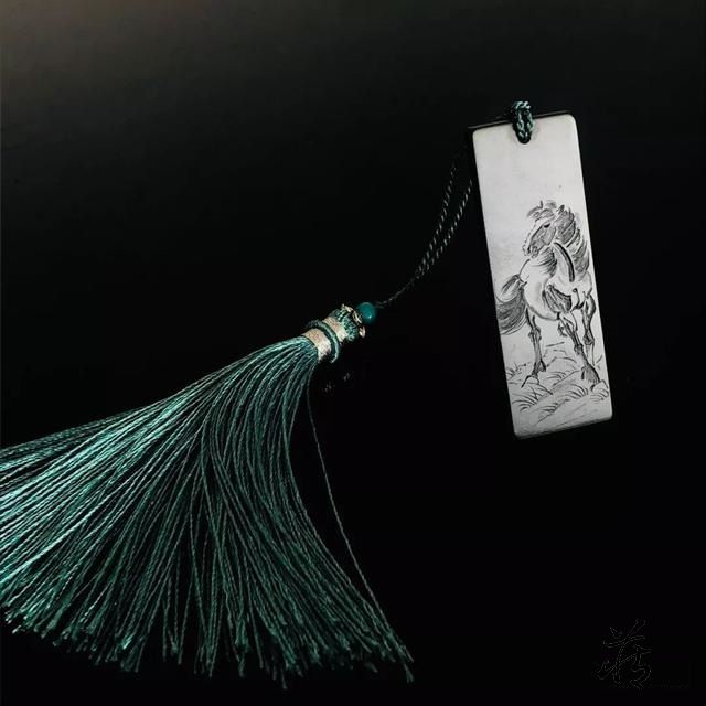 陈晓瑶作品《书签》如今,许多人读书更偏向于网上碎片化的阅读,很少再