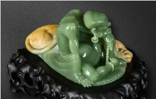 活用和田玉俏色巧雕罗汉，荣获玉龙金奖