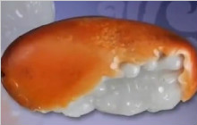 这块红皮白肉的和田玉，专家看到后直接说染色的！