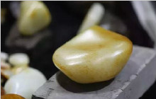 他花3000多万买了100多块和田玉籽料，结局却...