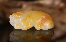 往事只能回味，他用和田玉雕出了童年美好的回忆