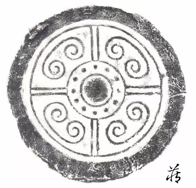 云纹一般是指由深到浅,或由浅到深过渡自然的花型,也有由里向四周逐渐