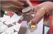 标价2510的和田玉，刮奖得2000抵用券，问，花510买了值不值？