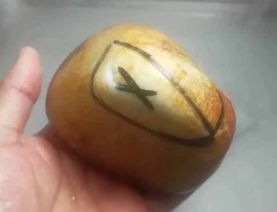 洒金皮下出羊脂，看完这个切料我信了！