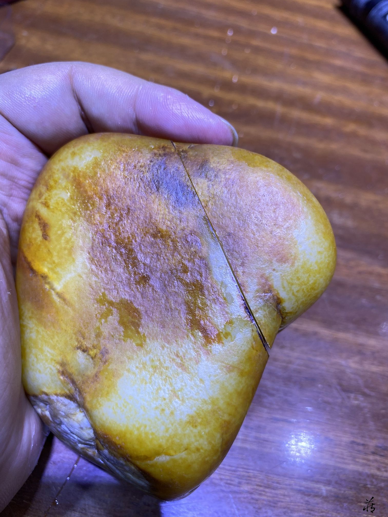 近百万的籽料切开后，大家都笑了……