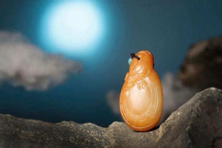 臻品丨黄龙在天，挂件，新疆和田黄沁籽料，邀您共赏