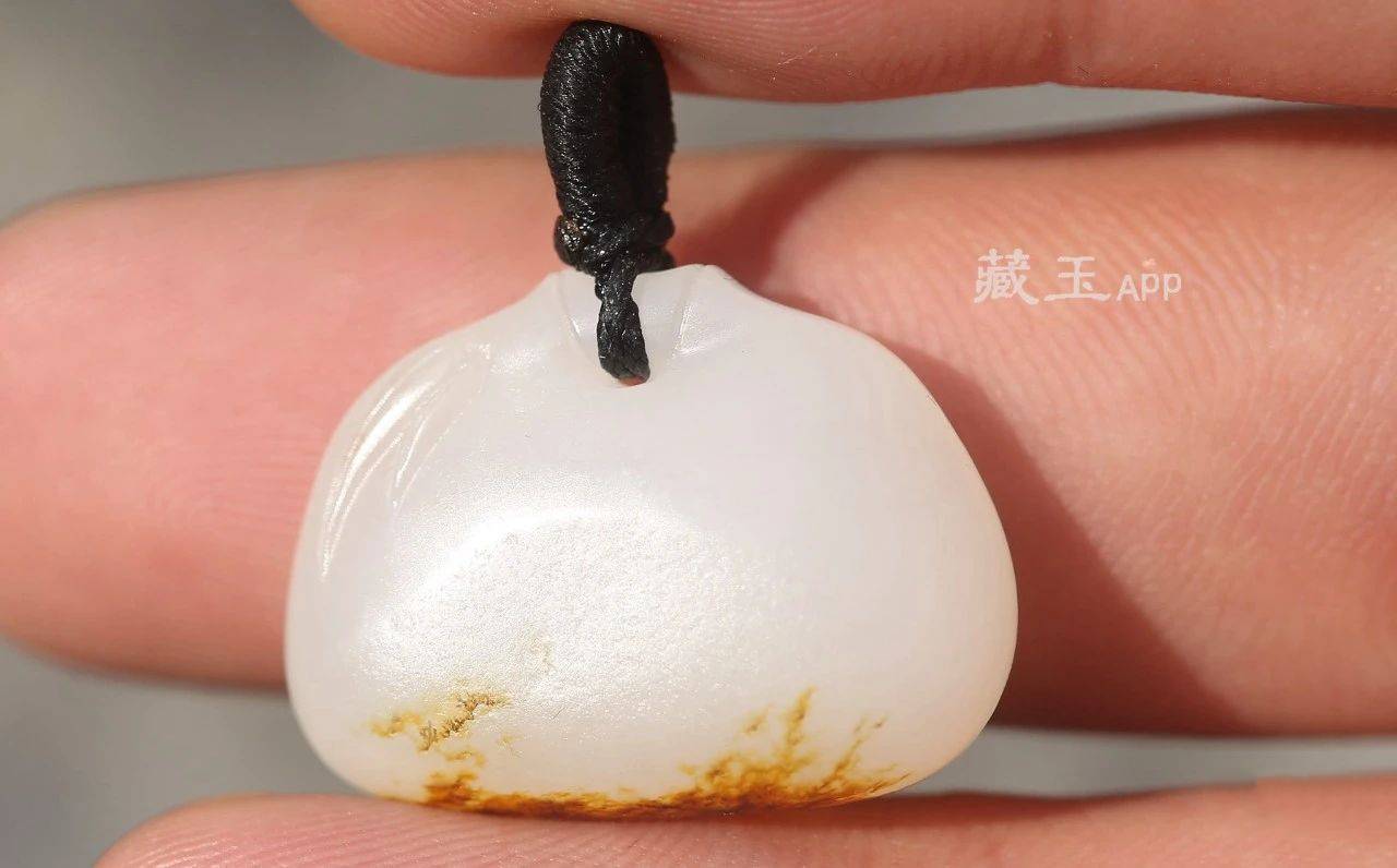 玉锁传情，一生平安！国人偏爱这种和田玉雕题材